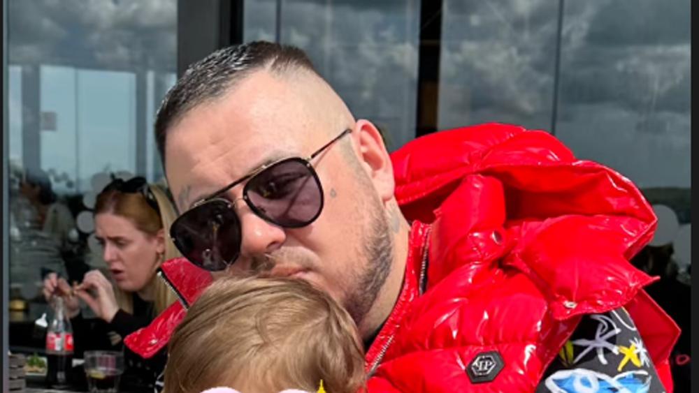 Filip Car u šetnji sa ćerkom Leonom: Objavio zajedničku fotografiju, evo kako provode vreme zajedno