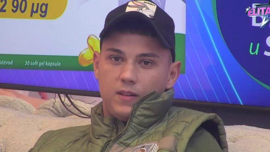 VREĐAŠ MOJU MAMU, ALI ONA NIJE ZLATA PETROVIĆ, PA SE NE RAČUNA, JE L'?! Ena postavila Peju na mesto i DEMOLIRALA GA, on podivljao: Pričaj što si izbušila jezik LEZ*AČO (VIDEO)