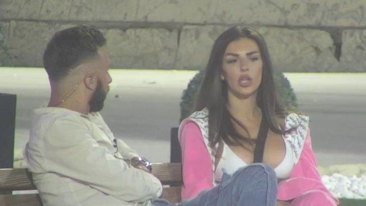 Tinja u njoj što ne može da... Ena Čolić ubeđena da bi Kačavenda uništila Anđelu za tren, ali nema herca! (VIDEO)