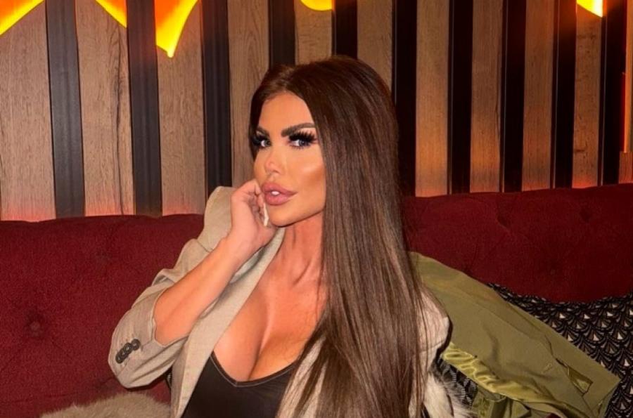 DRAGANA MITAR U BIKINIJU IZAZVALA HAOS! Silikoni sevaju, a za promenu ličnog opisa "pukla" 150.000 evra (FOTO)