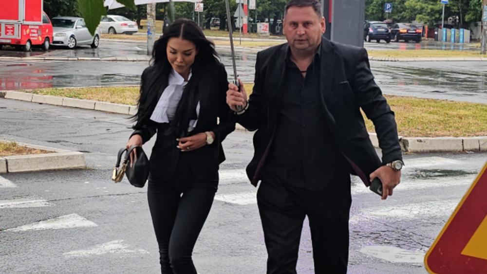 Maja Marinković stigla u zgradu Pinka: Potpisuje ugovor za Elitu 9, Taki sve vreme uz nju