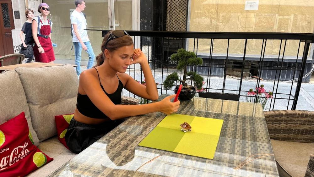 Sofi iz Zadruge 8 u društvu ovog oznatog muškarca: Uhvatili smo ih zajedno