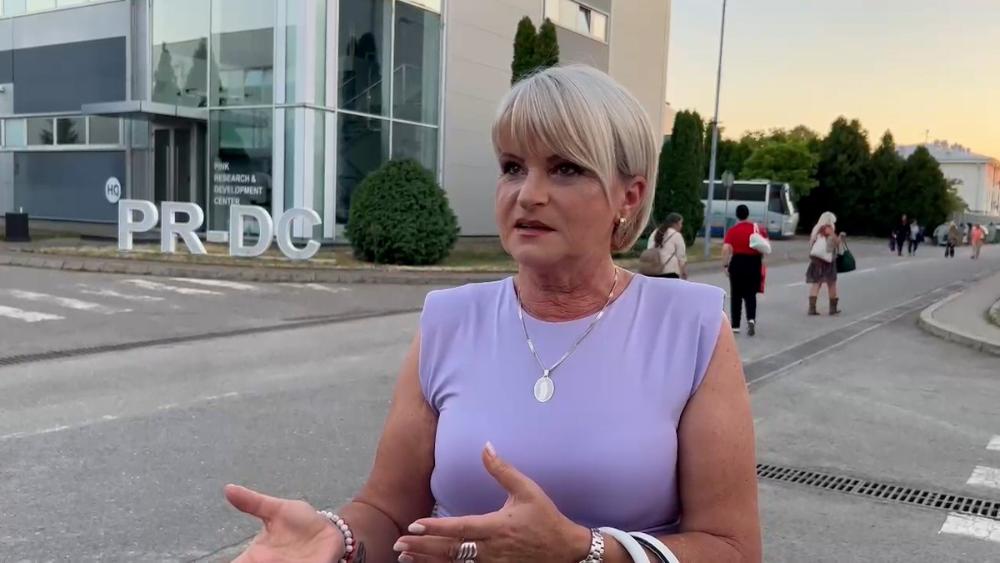 "Meni treba potvrda DA JE UNUČE NAŠE, NISAM GA VIDELA" Munjezova majka o Stefani Grujić i detetu: "ONA MENI NE TREBA U KUĆI DA MI LOMI" (Video)