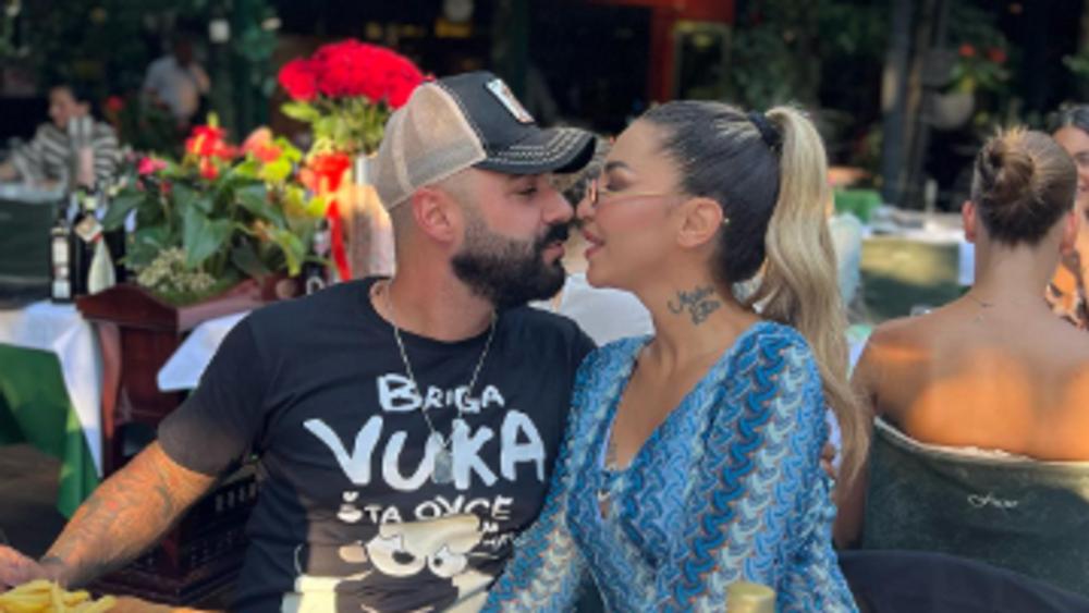 Bukte starasti nasred restorana: Aneli Ahmić i Luka Vujović u ljubavnom zanosu