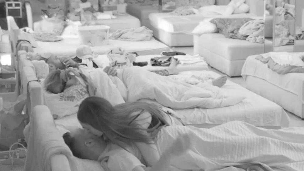 VRELE SCENE U KREVETU ANĐELE I GASTOZA PRED FINALE RIJALITIJA ZADRUGA 8 ELITA Evo šta rade favoriti 24 sata pred proglašenje pobednika: A oni su podelili plasmane
