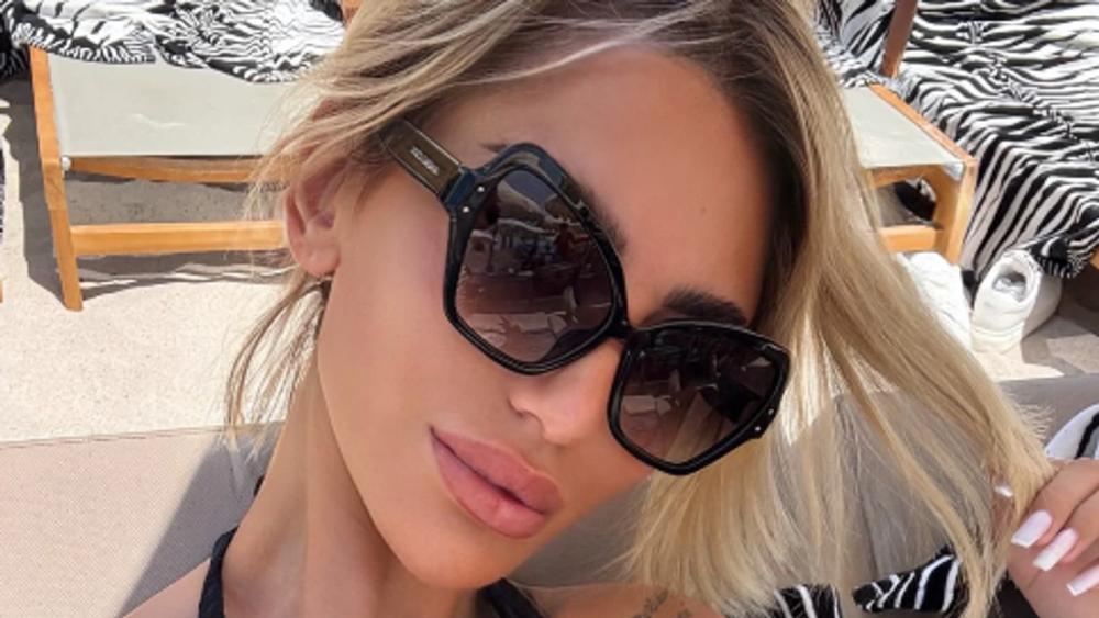 Aleksandra Nikolić se sa verenikom baškari u Kanu: Silikoni samo što ne ispadnu