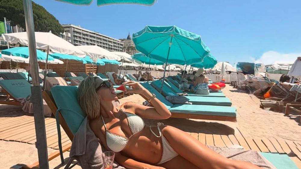 Aleksandra Nikolić pokazala telo u kupaćem kostimu, svi gledali u njen dekolte
