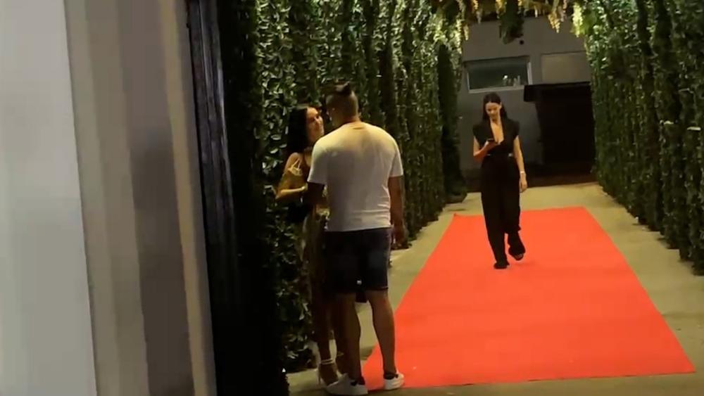 (VIDEO) PRVO SE PREPIRALI, A ONDA PALI POLJUPCI Evo kako su se ponašali Slađa Poršelina i Terza na žurki Elite