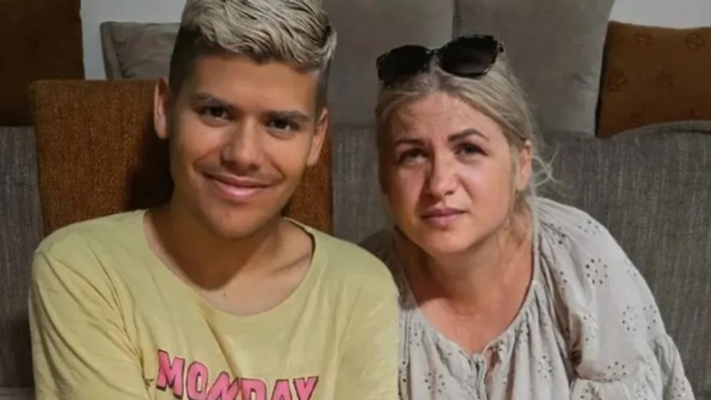 Uroš Stanić pokazao kako skromno slavi rođendan: Gostiju nema, tu je samo majka