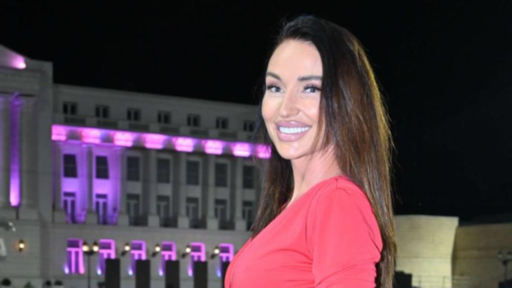 LINIJA POSLE POROĐAJA ČISTA PERFEKCIJA Katarina Živković stigla na žurku "Elite 8": Sija u vatreno crvenoj haljini