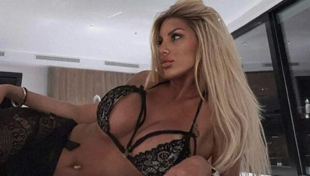 Voditeljka jedva obuzdala bujno poprsje: Intima na izvolte, muškarci zapenili zbog prizora - uzmite šećer i vodu