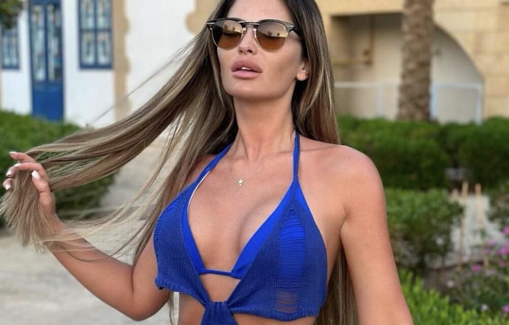Za ovo je primala smešne pare! Objavljeni rani radovi Ane Radulović! Na spisku imena velike glave