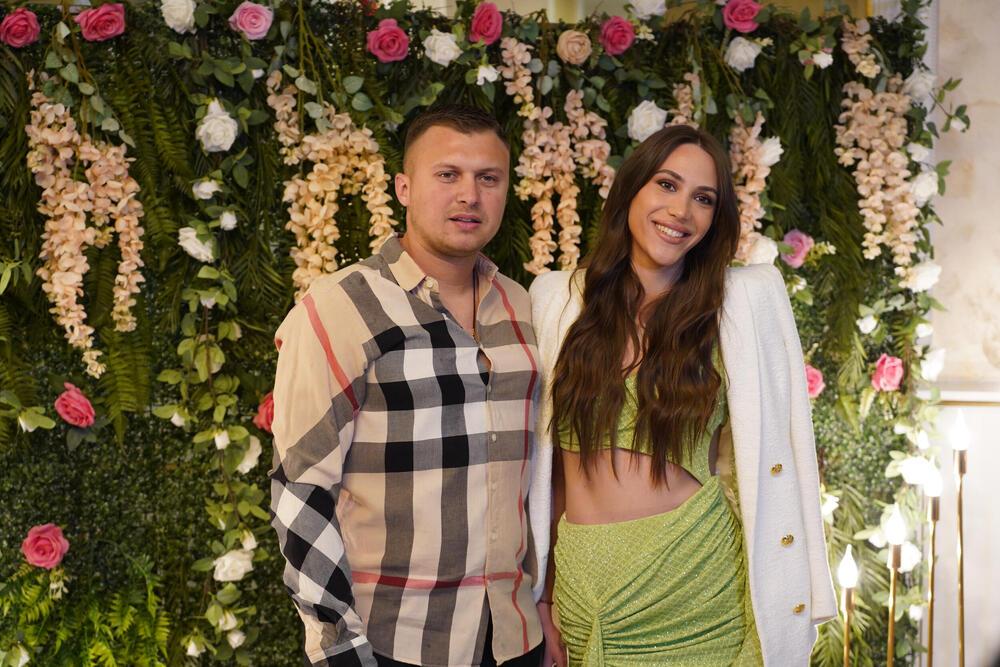 CELA NACIJA PRIČA O NJEGOVOM BAZENU! Ovde će živeti buduća snajka Karića! Vila meta najpoznatijih starleta