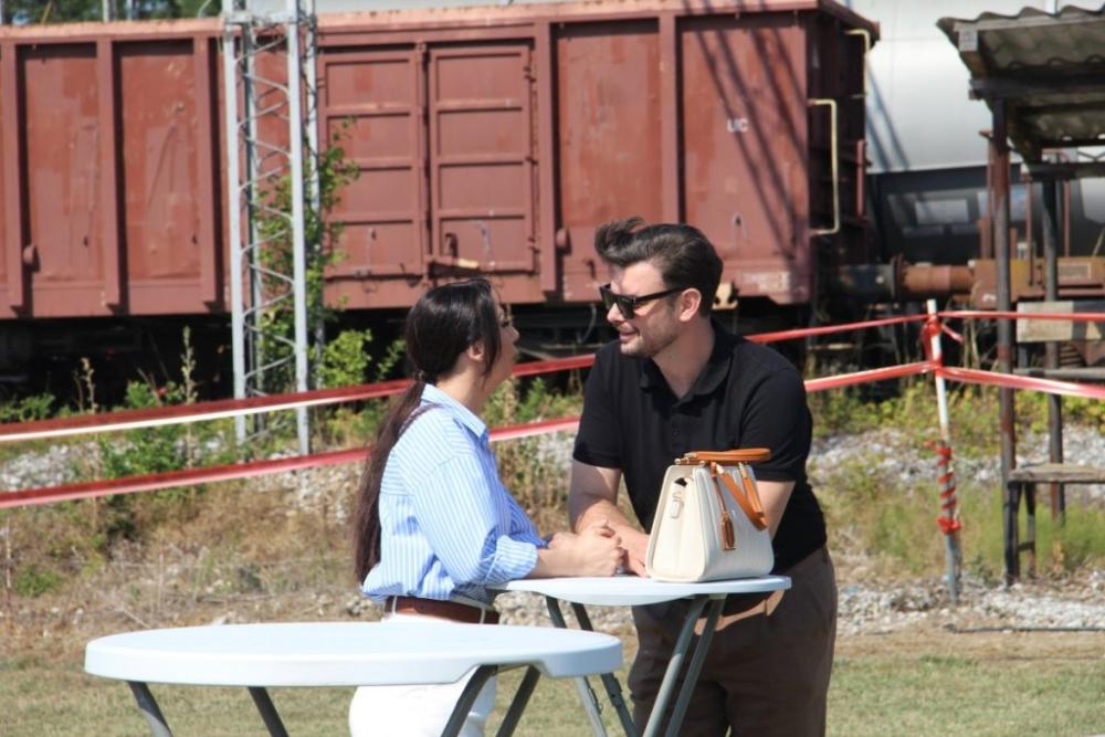 Nadežda Biljić i Toma Panić razmenjivali nežnosti pred svima: Poljupci samo pršte (FOTO)