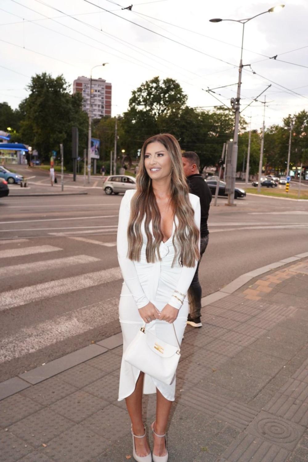 Rani radovi Ane Radulović - Počela kao statista, zarađivala smešne pare, pevači se otimali oko nje