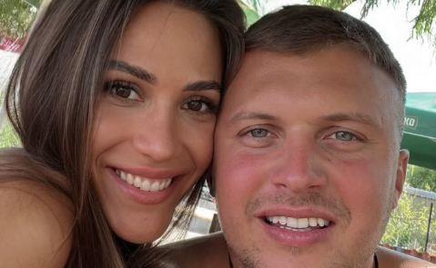 STEFAN KARIĆ VOZI BROD, A DEVOJKA SE SUNČA NA PALUBI! Andrea pokazala izvajano telo i preplanuli ten: Uživaju na moru posle 10 meseci rijalitija!
