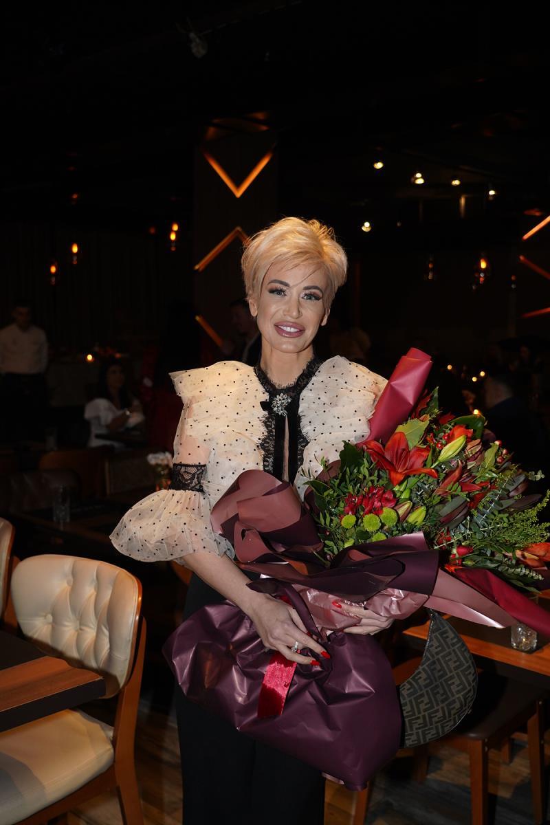 MNOGI ĆE ODLEPITI KADA BUDU VIDELI IZDANJE DUŠICE JAKOVLJEVIĆ NA FINALU ELITE! Haljina ima sto metara bisera, ovo remek delo će večeras voditeljka nositi