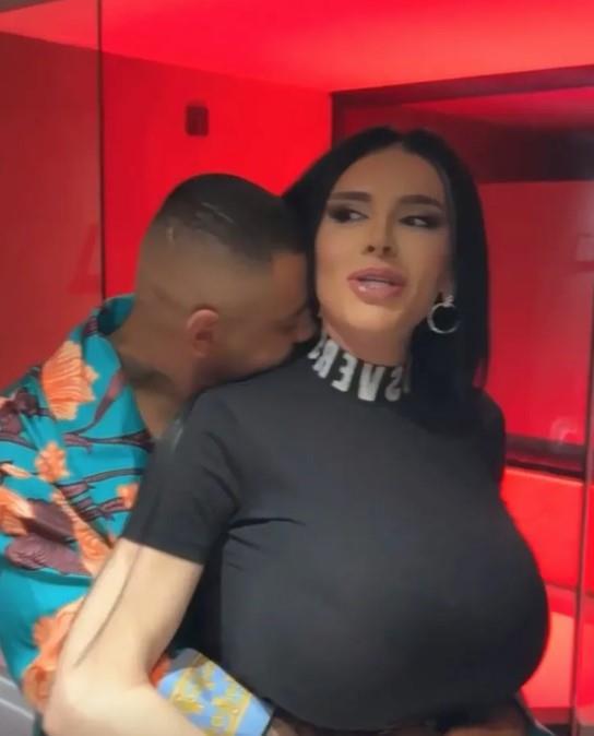 ELEKTRA ELIT NJEMU TREBALA ZA TRI DANA DA KAŽE "DA", HAPŠENJE IH SPREČILO! Evo kako izgleda partner transrodne pevačice: Puca od mišića (FOTO)