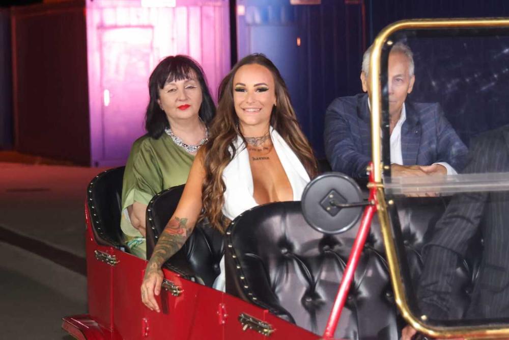 TEODORA DELIĆ KONAČNO PRIZNALA DA LI JE BILA INTIMNA SA GASTOZOM! Reper tvrdi da su imali akciju, a ona sad šokirala... Imala je klipove i s Terzom