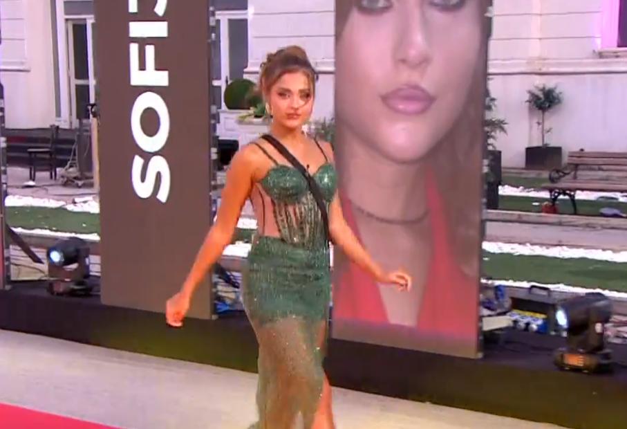 SOFI IMA DEVOJKU?! Ovo su mračne tajne najlepše učesnice, isplivala i njihova fotka, fanovi u šoku: Da li je Mateja u ovo upućen?!