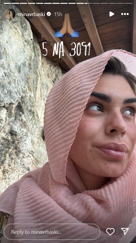 MINA VRBAŠKI STIGLA U MANASTIR OSTROG Nakon 15 dana hodočašća pokazala kako izgledaju ona i njena majka! (FOTO)