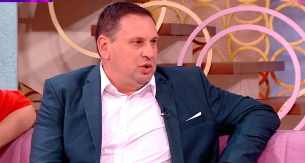 BIVŠA RIJALITI UČESNICA DAVILA OCA MAJE MARINKOVIĆA! Skandal kakav se ne pamti u Šimanovcima, evo šta je Taki uradio