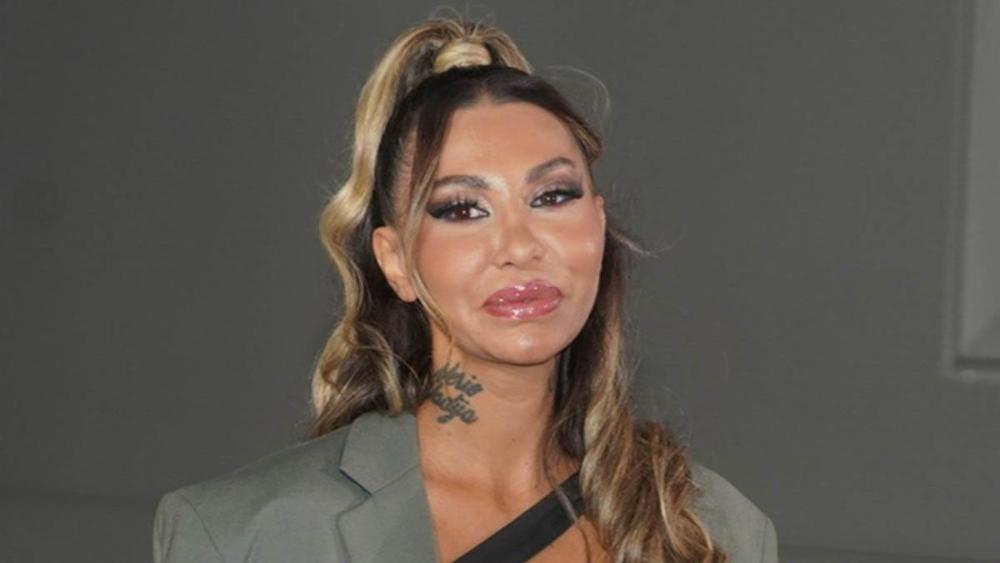 Ovako izgleda kuća Aneli Ahmić u Sarajevu preko puta groblja: "Obezglavljene lutke, vampiri, drakule"