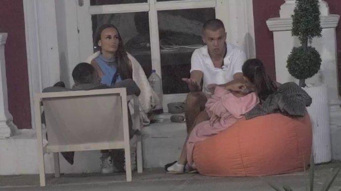 Ubedila ga je da su ih izbacili jedno za drugim da ne bi bili RAZDVOJENI, koja je to priča?! Ena Čolić razvezala jezik o Marku i Sanji, Teodora ostala ŠOKIRANA njihovom svađom zbog prodavnice (VIDEO)