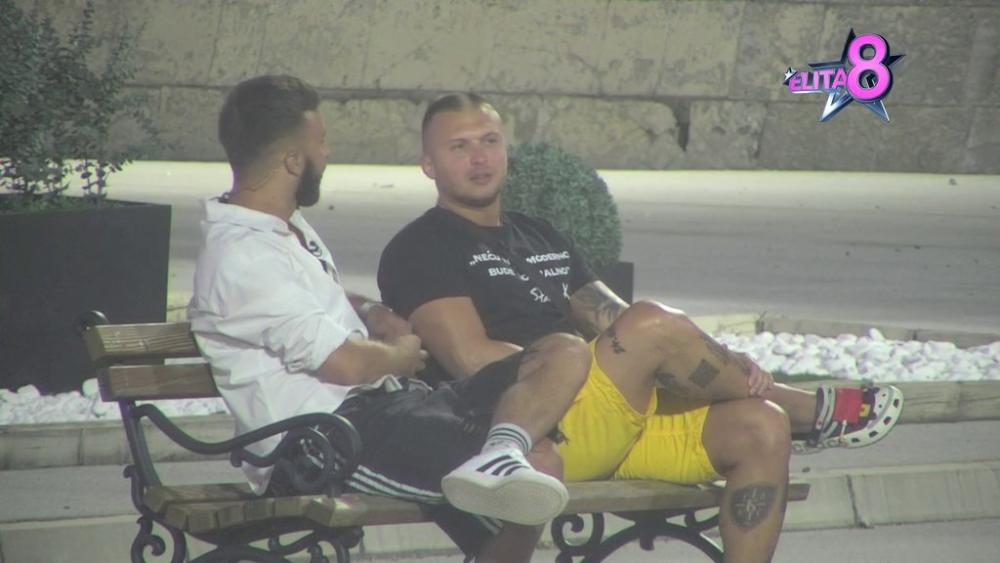 TREBAO JE DA ME GLEDA KAO MIRKA ŠIJANA: Stefan Karić šokiran Pejinim ponašanjem i kompleksima, pa brutalno demolirao Anđelu i Jelenu: Da mogu or*lno bi me zadovoljile! (VIDEO)