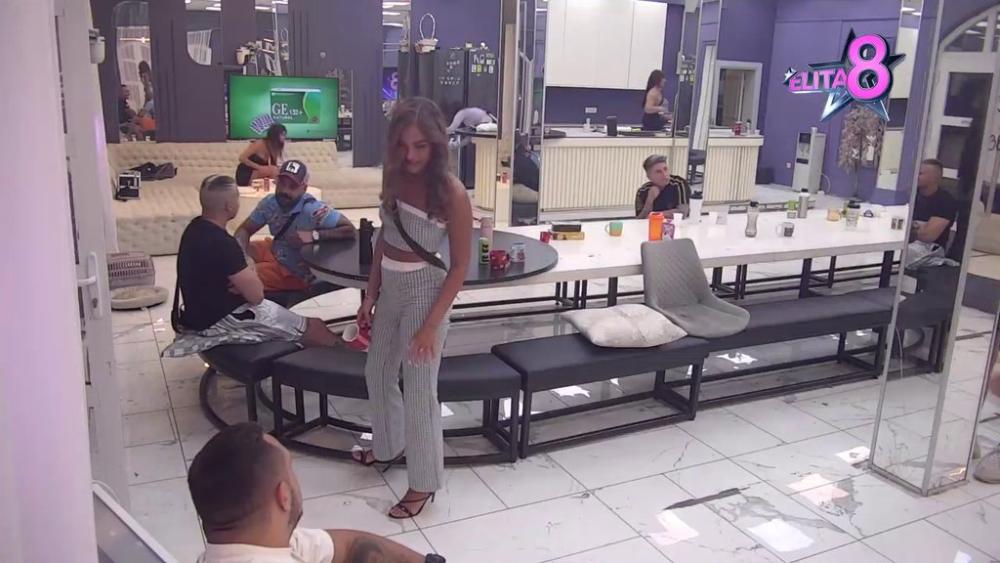 Držim te za ruku po ceo dan: Anđela pala u zaborav, Gastoz odlučio da se posveti samo Sofi! (VIDEO)