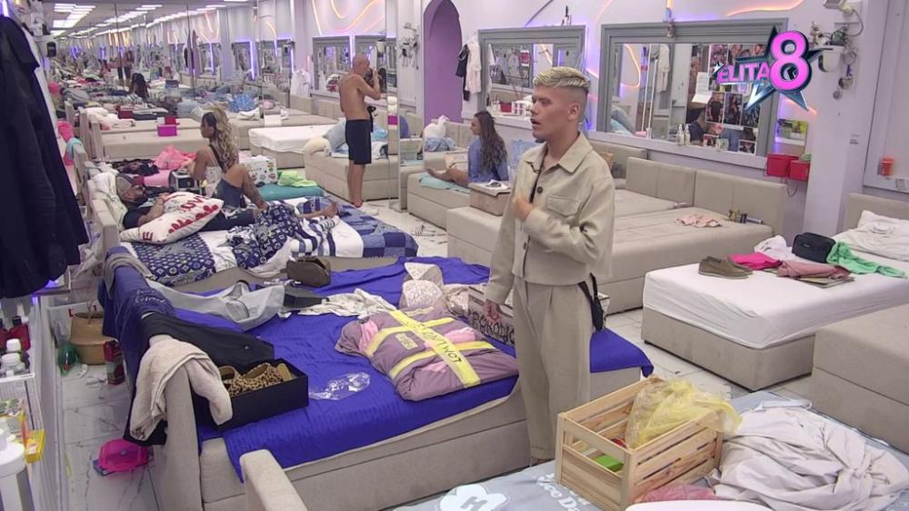 KIPTI OD BESA: Aneli kivna na Luku jer joj danas nije posvetio dovoljno pažnje! (VIDEO)