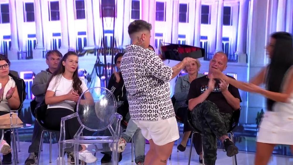 POPADALE IM VILICE! Dragana prekinula emisiju, pa uletela u studio kako bi uručila POKLON Matoroj! (VIDEO)