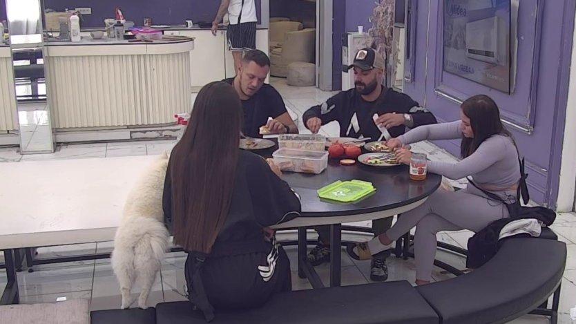 Još jedna reč koju je pogazila: Anđela ponovo uživa u Gastozovom kulinarskom umeću, sve teške reči pale u vodu! (VIDEO)