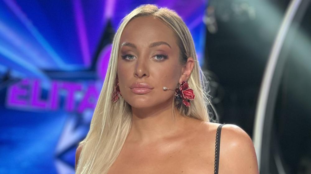 LUNA U IZAZOVNOM IZDANJU! Namunjila bujne grudi u korsetu, a suknja nikad kraća: Anabela reagovala prva (FOTO)