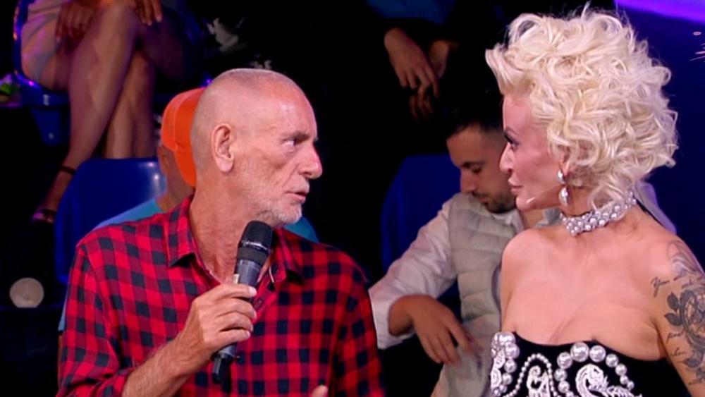 Oni su za njega najveći foliranti: Lepi Mića jedan ljubavni par ne može očima da gleda koliko se foliraju! (VIDEO)