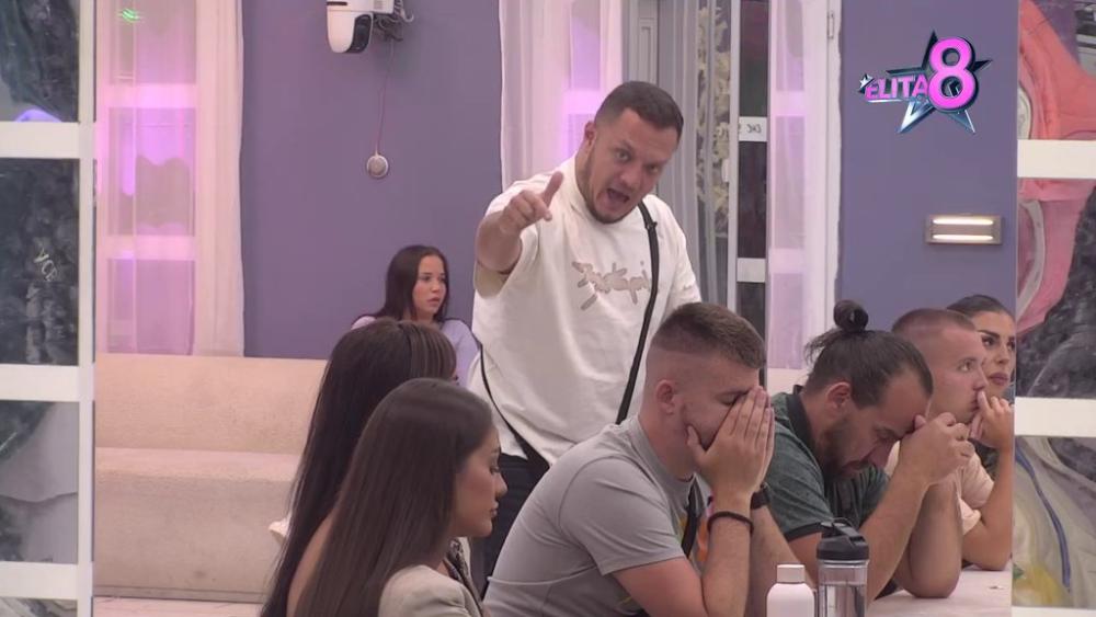 Želiš da budeš žrtva, nacija da vidi da nisi FEJK: Gastoz postao Anđelin najveći dušman, urniše je kako nikad nije! (VIDEO)