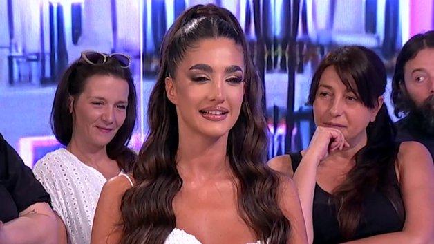 Karambol u studiju! Gledalac pokušao da ukanali Anđelu, upitao je za intimne snimke, ona brutalno uzvratila: Degutantno je da... (VIDEO)