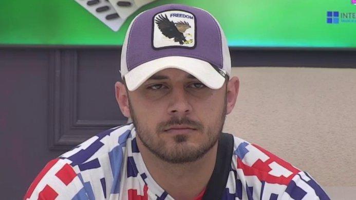 SANJIN OČUH ME JE VIŠE PAZIO NEGO MOJ OTAC! Marko kipti od besa, izneo žestoke optužbe na račun svojih roditelja i zapretio: BOLJE NEKA SE ZAUSTAVE, INAČE... (VIDEO)