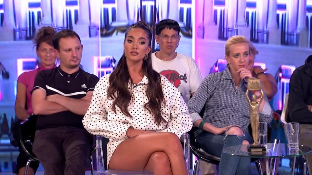 Sve veća tenzija na Pinku: Gledateljka raspalila paljbu po Anđeli, žestoko udarila na njen odnos sa Gastozom! (VIDEO)