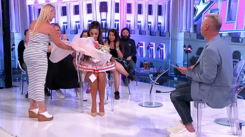 Nagli prekid emisije! Stiglo iznenađenje za Anđelu, evo ko joj se obratio emotivnim rečima: Nisi sama, tvoje bitke su... (VIDEO)