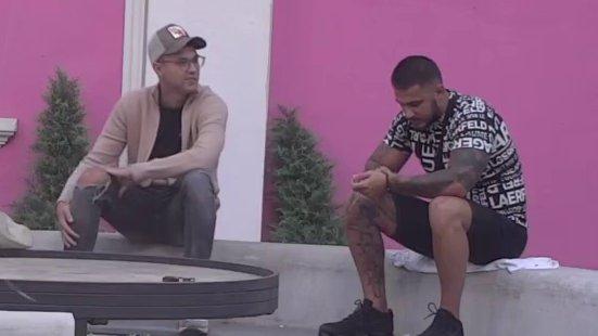 NE ŠTEDI REČI! Stefanović kipti od besa zbog Sanjinog izlaska, NAPLJUVAO učesnike koji su izmišljali o njoj (VIDEO)