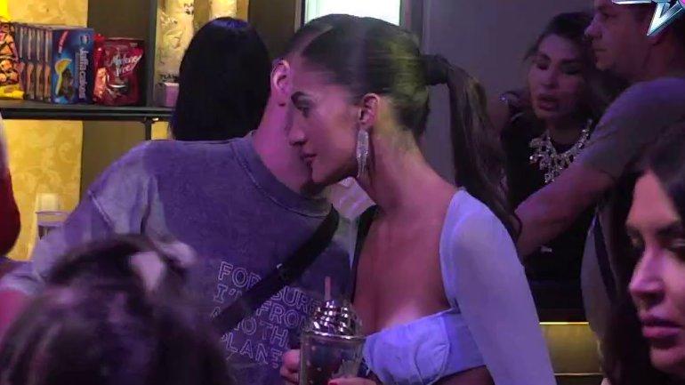 Od svega možeš da dobiješ... Gastoz i Anđela sve bliži pomirenju?! Tokom prepirke nisu skidali osmeh s lica, evo o čemu su razgovarali (VIDEO)