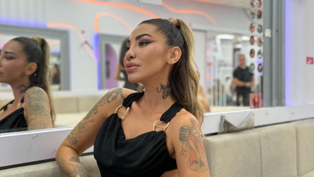 ČOVEK NE MOŽE DA ME ZABORAVI: Aneli istakla da je Asminova AHILOVA PETA, pa dala sud o tome što je Bajo obezbedio Sandri besnu mašinu i lično obezbeđenje! (VIDEO)