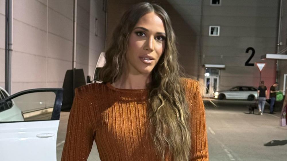 ŠUŠKALO SE DA JE KARIĆA DEVOJKA OSTAVILA ZBOG ANĐELE, a sad se lepa brineta pojavila u Šimanovcima, izmamila uzdahe, a svi čekaju Stefanov susret sa njom (FOTO)