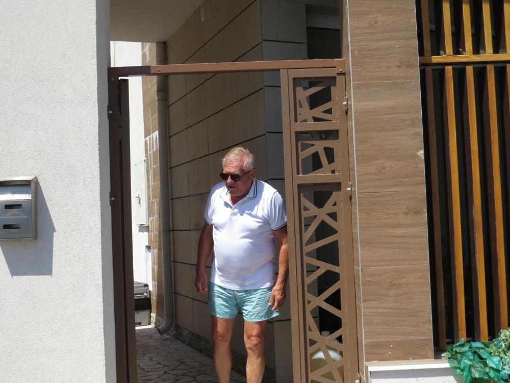 ZAVIRITE NA IMANJE MILOŠA BOJANIĆA U CRNOJ GORI: Kuća na korak do mora, a ispred vile usidren brod (FOTO)