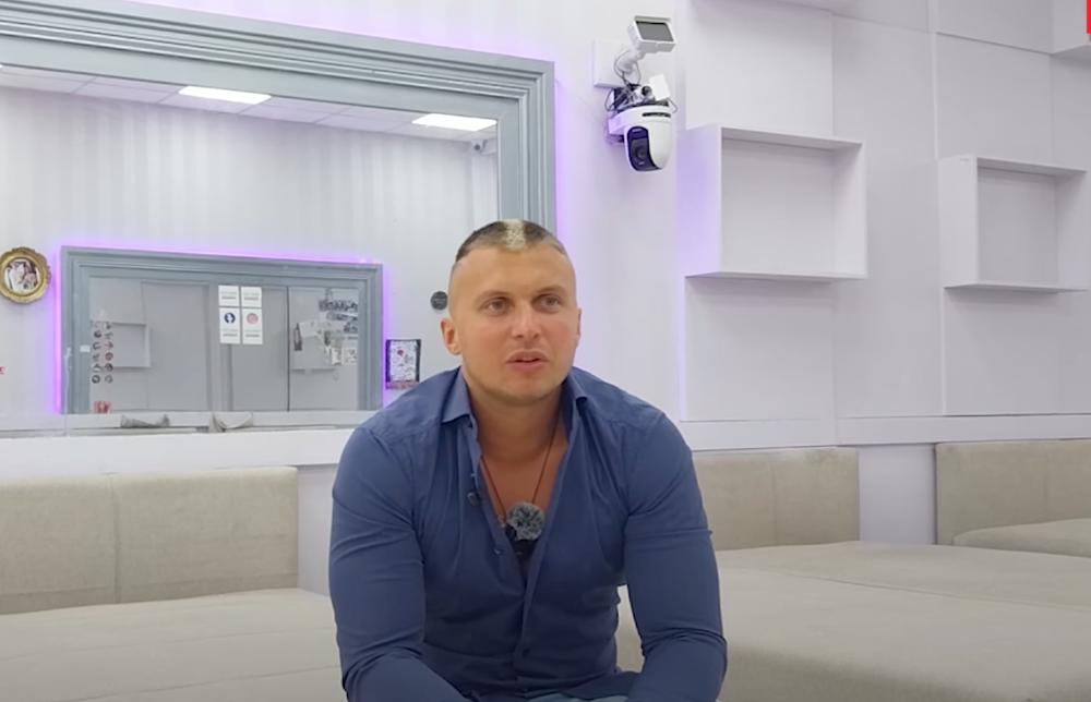 Stefan Karić SPREMAN DA SE OSTVARI KAO OTAC: Na proslavi "Elite" otkrio svoje planove sa DEVOJKOM Andreom - evo kako ZANOSNA BRINETA izgleda u izazovnoj crnoj haljini (VIDEO)