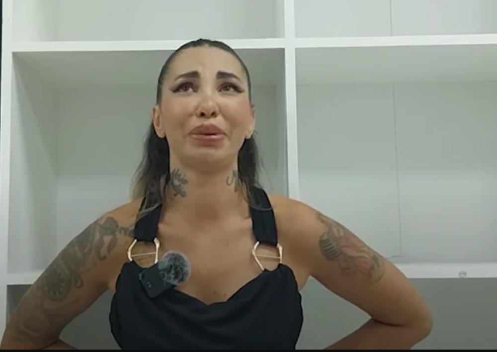"Napustila sam je na toliko vremena!" Aneli Ahmić LILA SUZE PRED SEDMOM SILOM kada se setila ĆERKE Nore - Evo gde je prvo vodi nakon izlaska iz rijalitija (VIDEO)