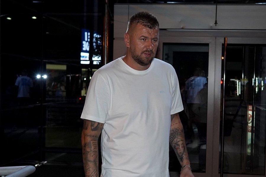 ŠTA SE DEŠAVA SA JANJUŠEM?! Započeo NOVI ŽIVOT, ima platu od 1.800 evra, a evo čime se bavi! (FOTO)