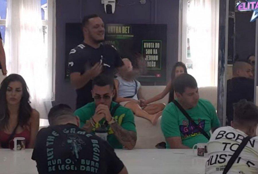 BEZ TATE NE UMEŠ PERTLE DA VEŽEŠ, SRAMOTA JE DA TO TVOJA PORODICA GLEDA! Gastoz ŽESTOKO udario na ovog učesnika! (VIDEO)