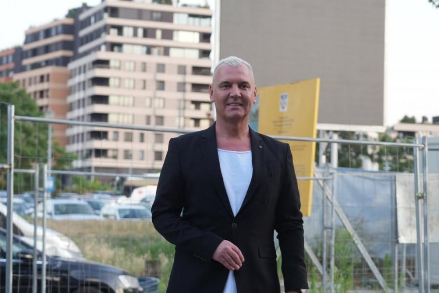MILAN MILOŠEVIĆ SE RAZGOLITIO U PRIRODI: Isplivali VRELI kadrovi voditelja "Elite" - ovo nije za svačije oči! (GALERIJA)